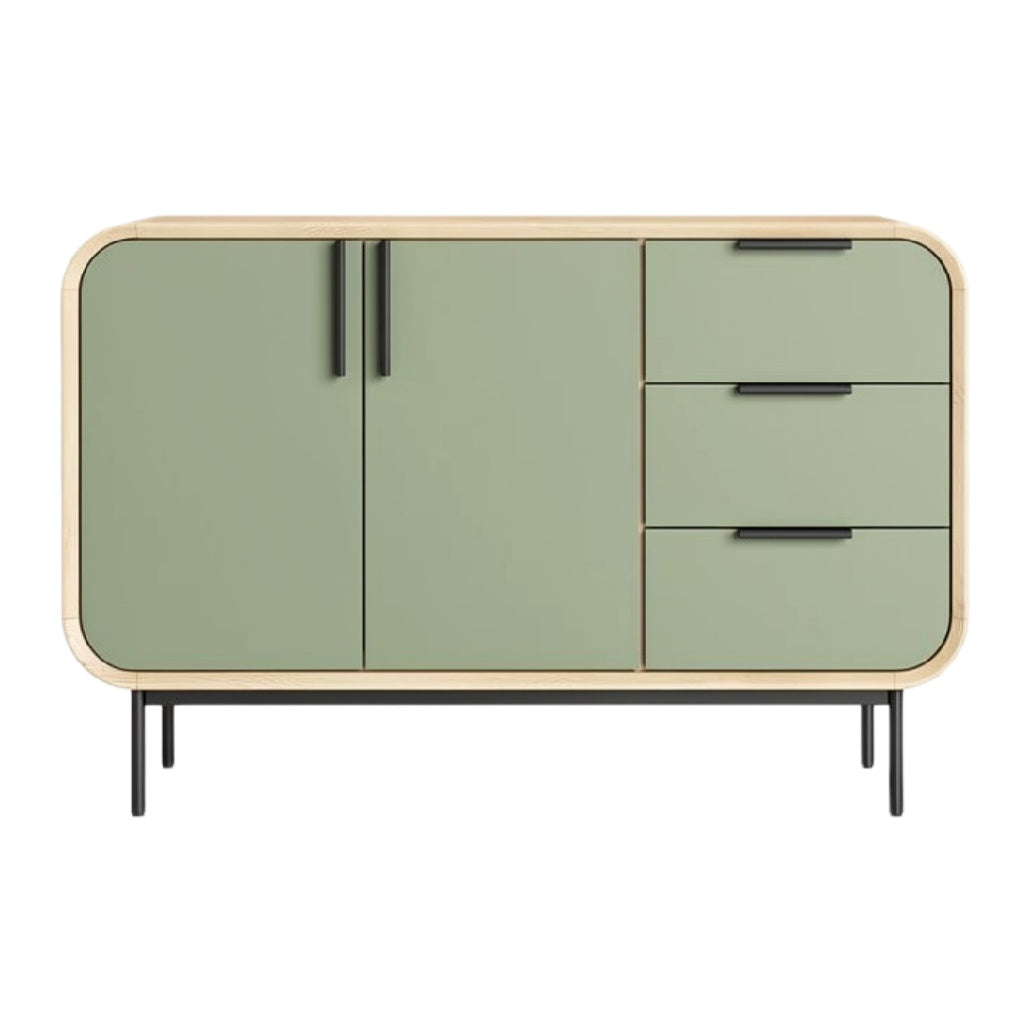 Moderne groene kast met houten afwerking en zwarte handgrepen